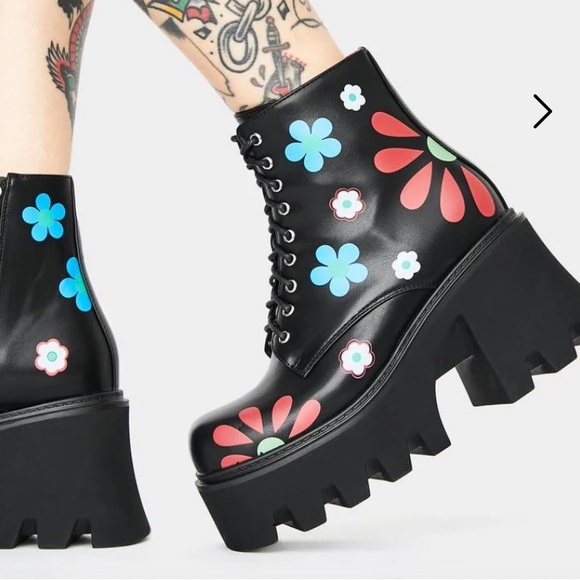 Dolls Kill Shoes - Dolls Kill LAMODA Black Free Spirit Platform Lug Flower Ankle Boots size 6